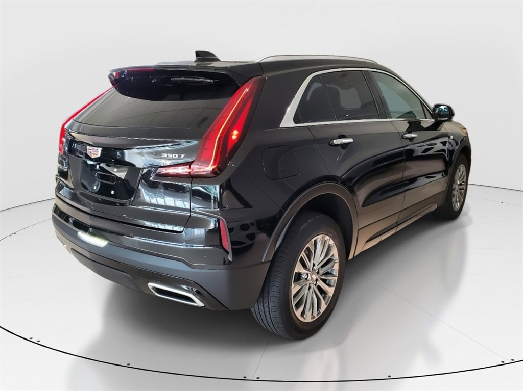 2025 Cadillac XT4 Premium Luxury photo 3