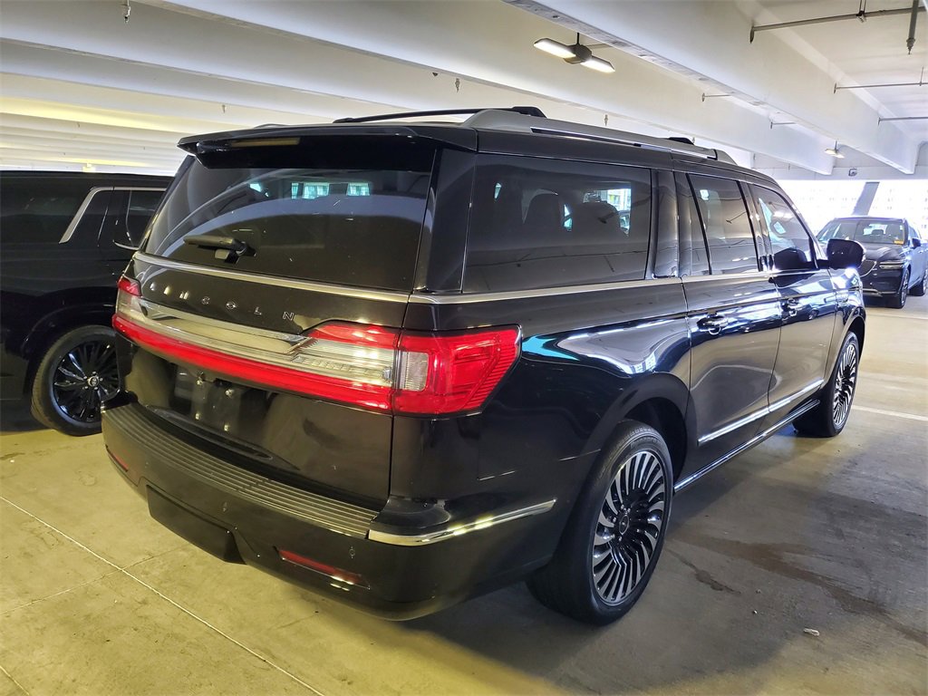 2019 Lincoln Navigator Black Label photo 2