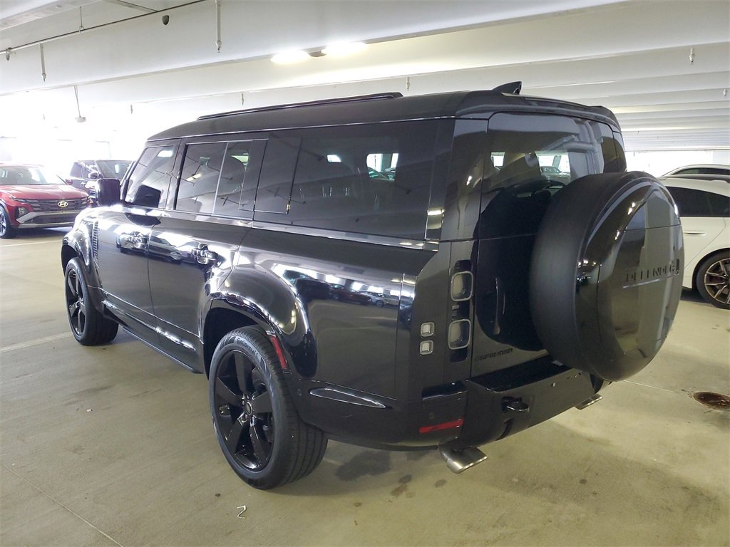 2025 Land Rover Defender V8 photo 4