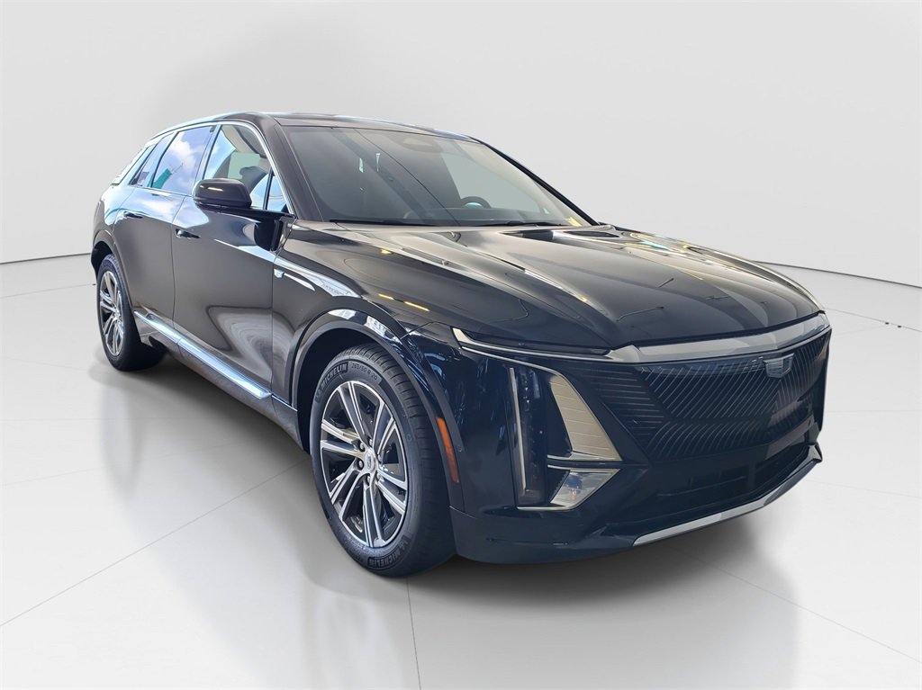 2025 Cadillac Lyriq Luxury photo 2