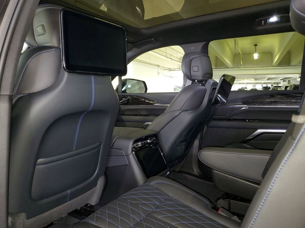 2026 Cadillac Escalade IQL Luxury - Photo 11