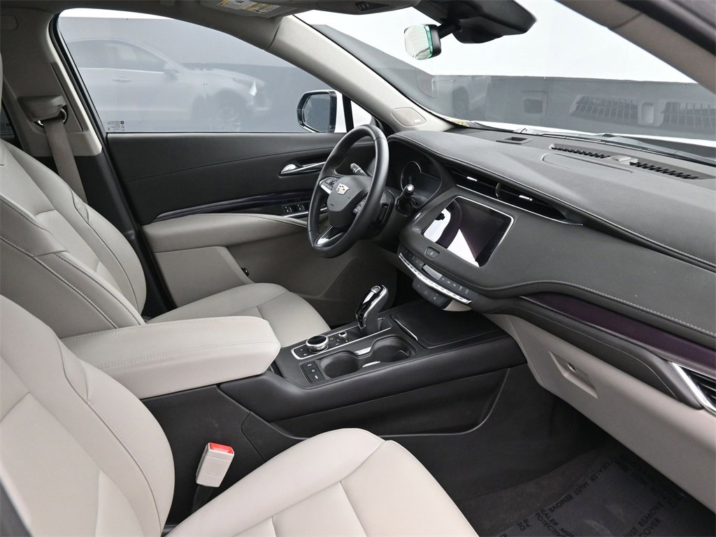 2023 Cadillac XT4 Luxury photo 3
