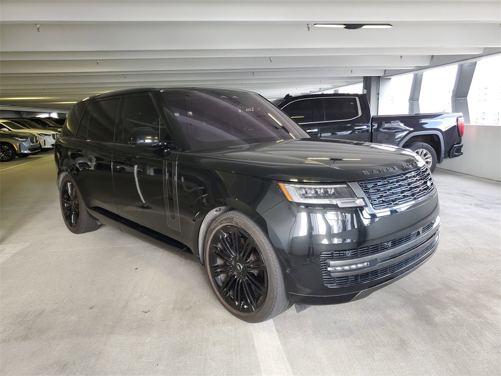 2023 Land Rover Range Rover SE photo 2
