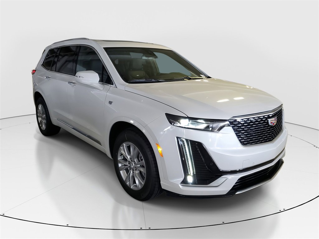 2025 Cadillac XT6 Luxury photo 2