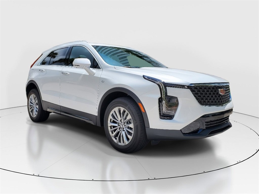 2025 Cadillac XT4 Premium Luxury photo 2