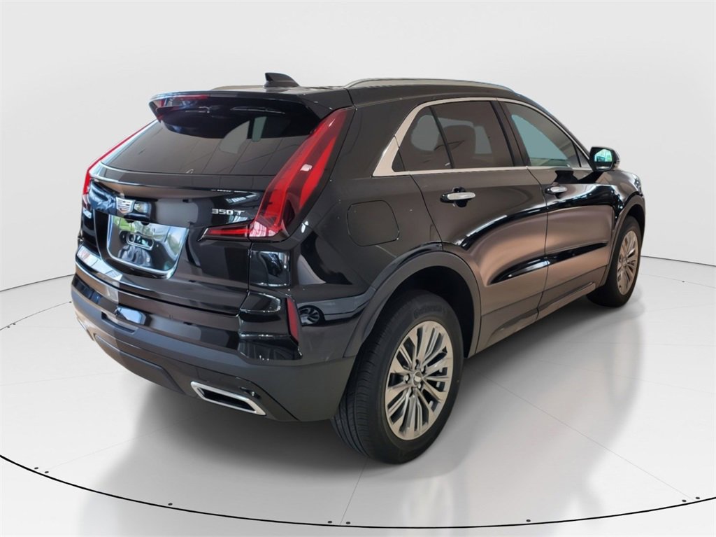 2025 Cadillac XT4 Premium Luxury photo 3