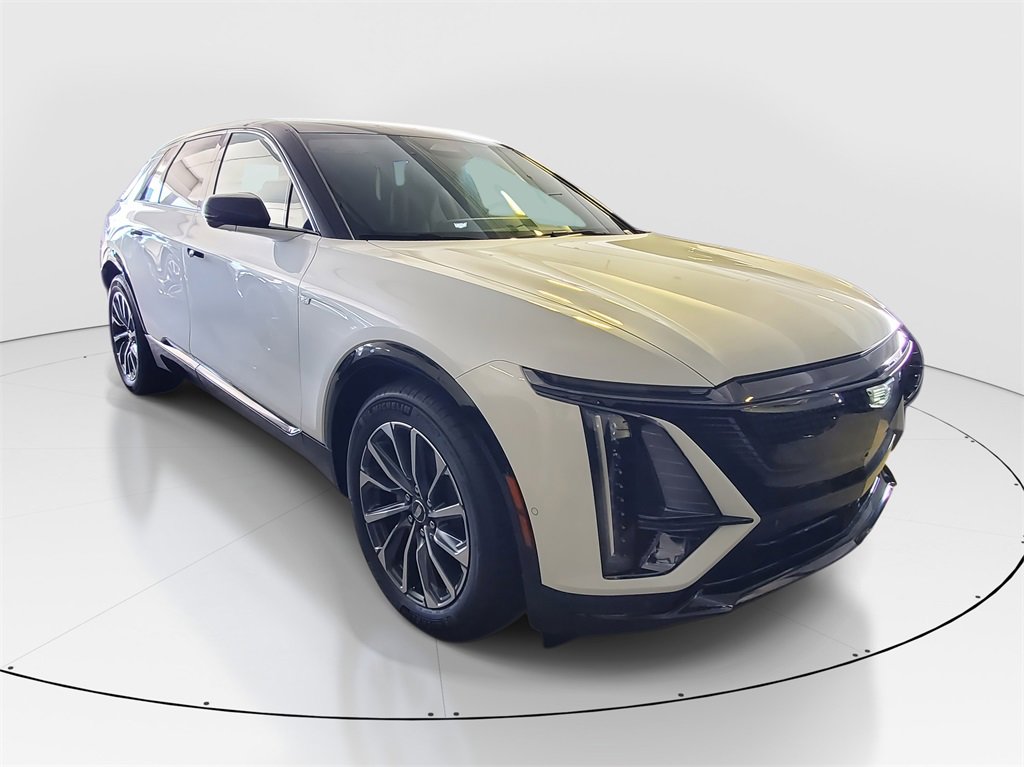 2025 Cadillac Lyriq Sport photo 2