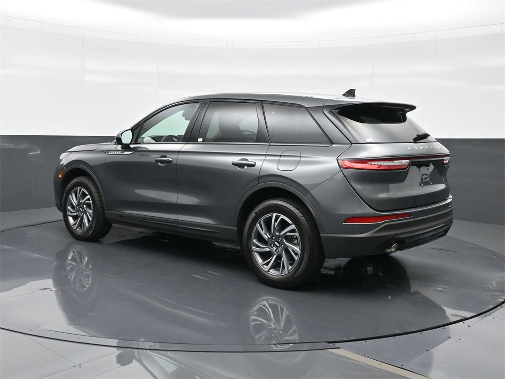 2025 Lincoln Corsair Premiere photo 3