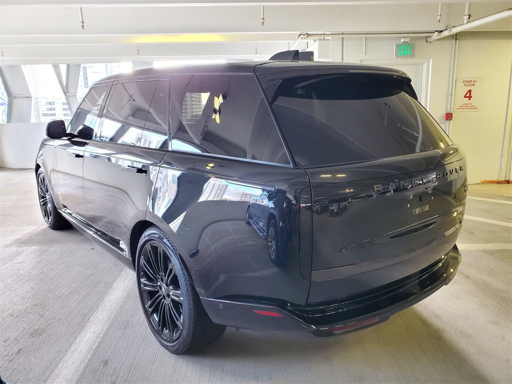 2023 Land Rover Range Rover SE photo 4