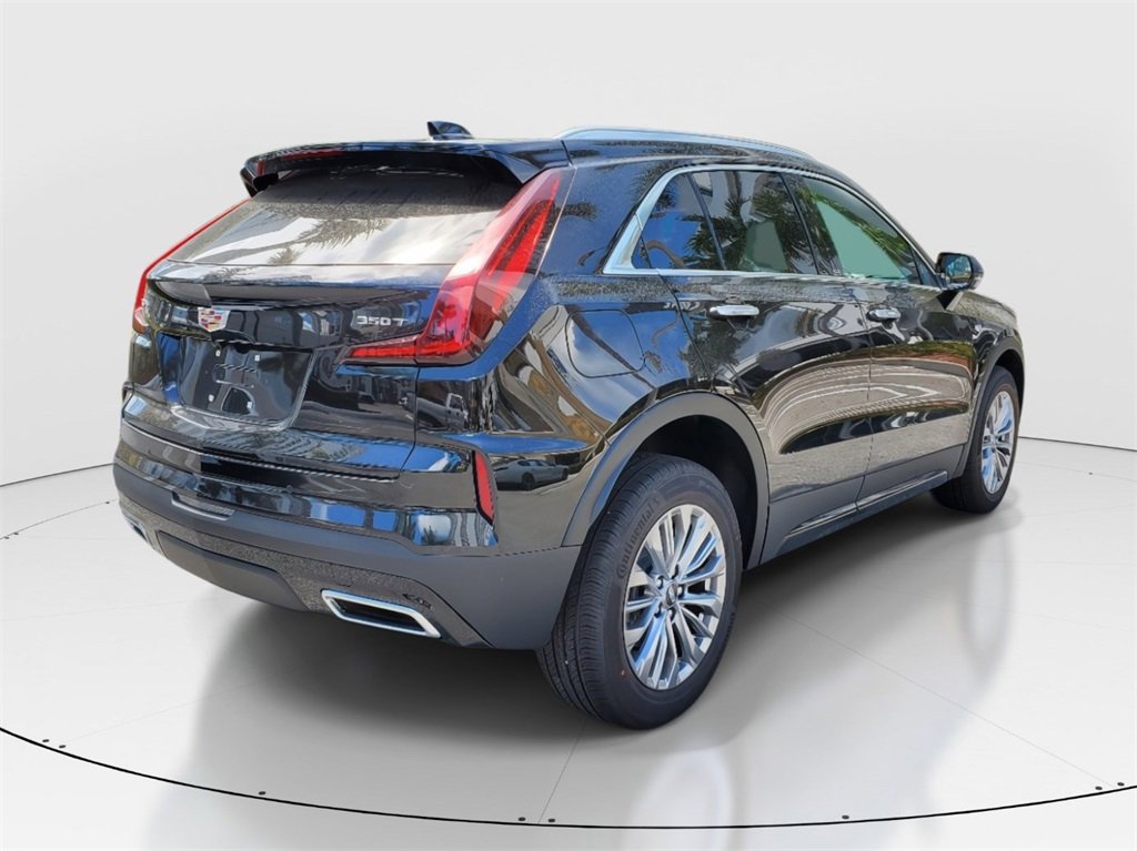 2025 Cadillac XT4 Premium Luxury photo 3