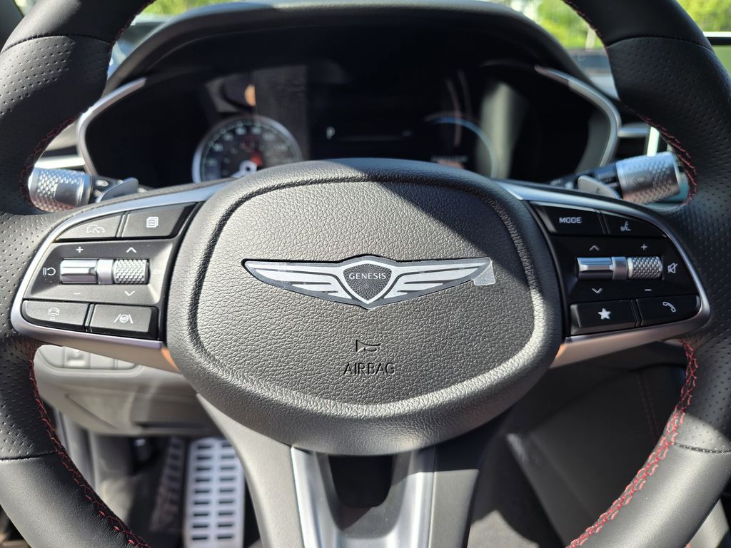 2025 GENESIS G70 Standard - Photo 18