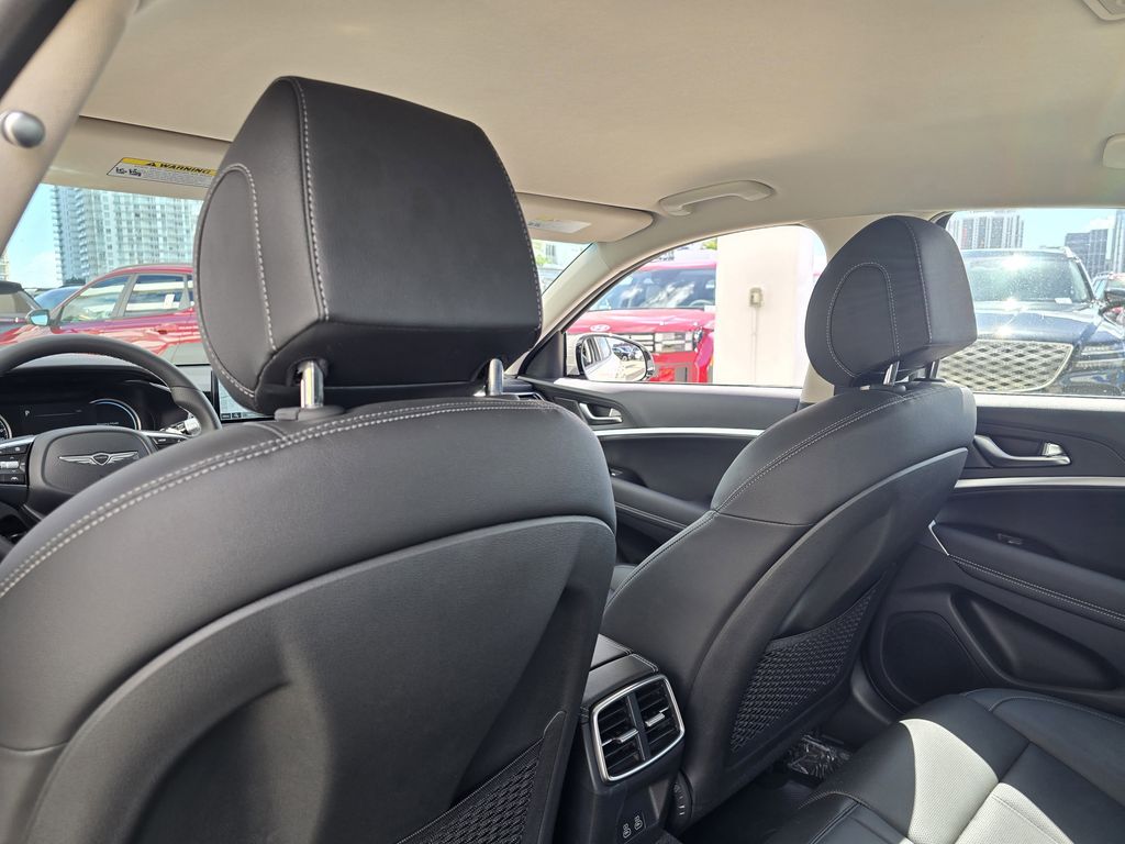 2026 GENESIS G70 Standard - Photo 10