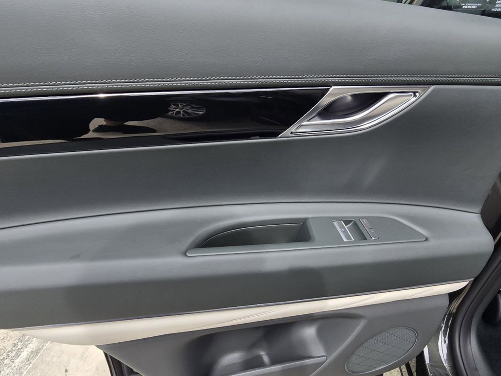 2025 GENESIS GV80 Standard - Photo 11