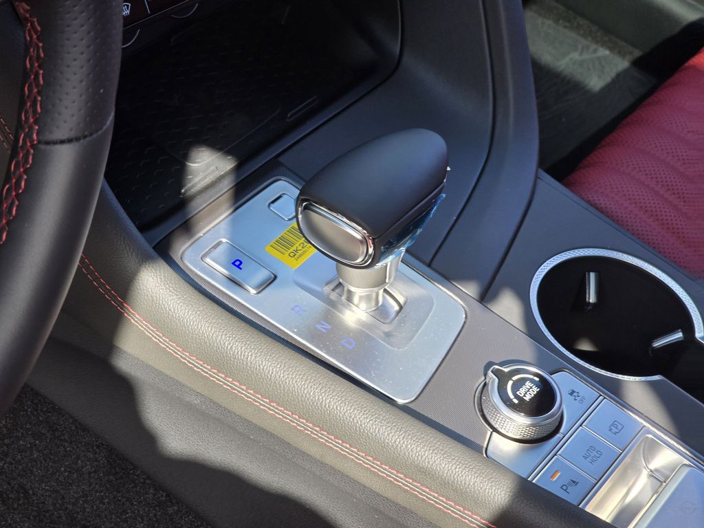 2025 GENESIS G70 Standard - Photo 17