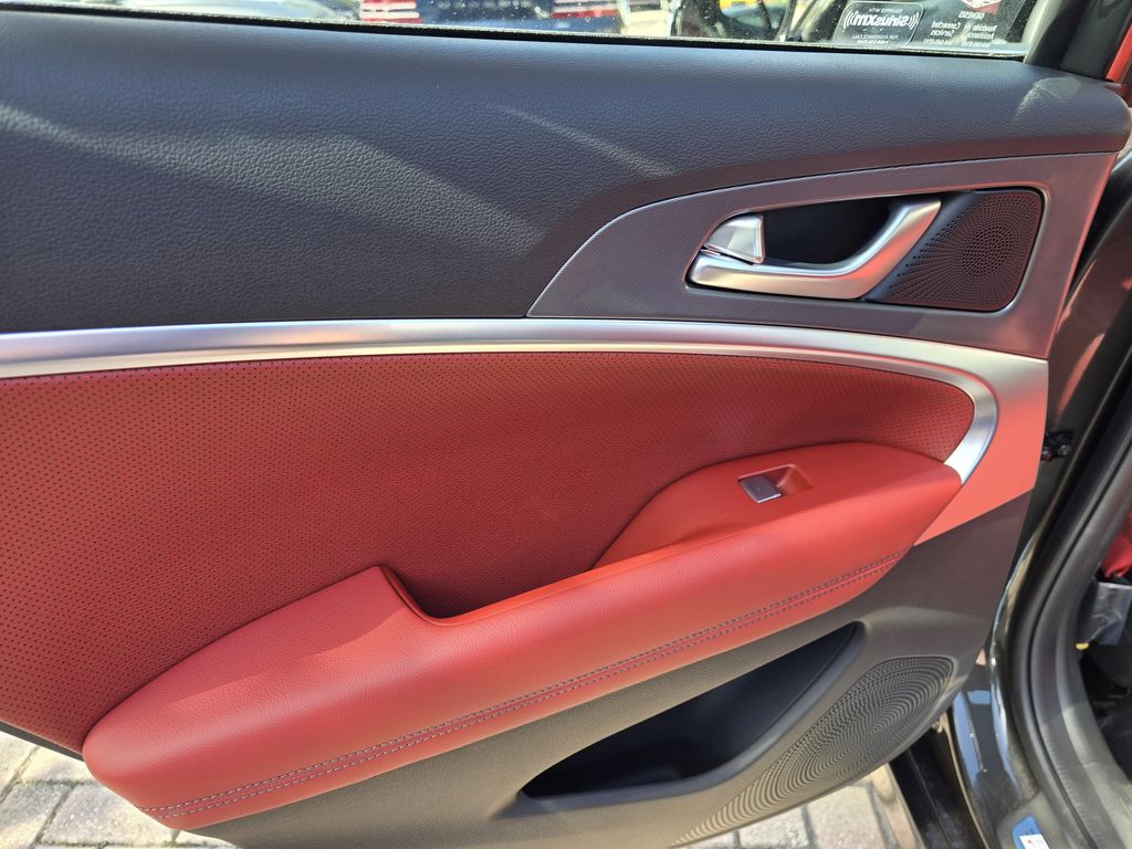 2025 GENESIS G70 Standard - Photo 13