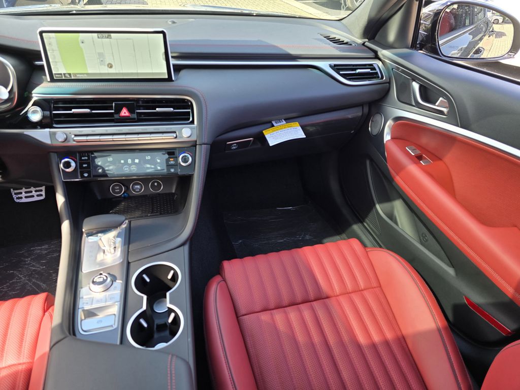 2025 GENESIS G70 Standard - Photo 9
