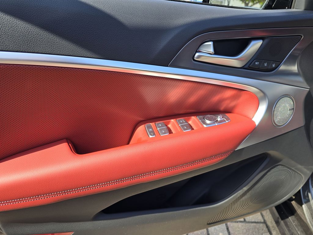 2025 GENESIS G70 Standard - Photo 16