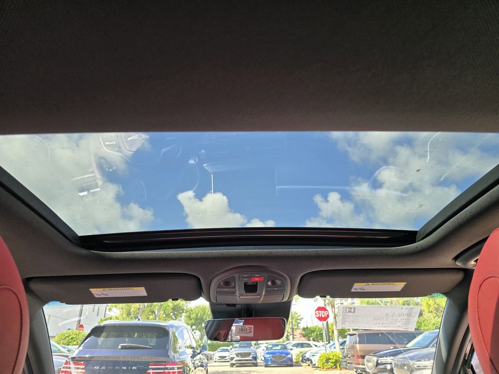 2025 GENESIS G70 Standard - Photo 10