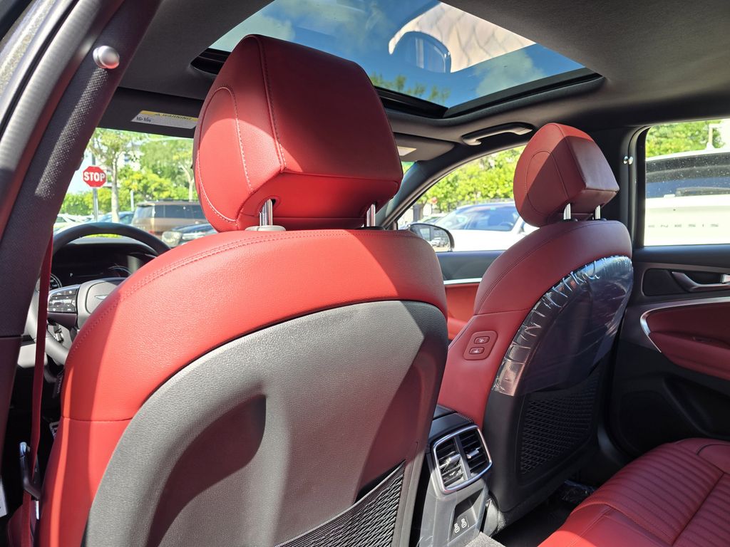 2025 GENESIS G70 Standard - Photo 11