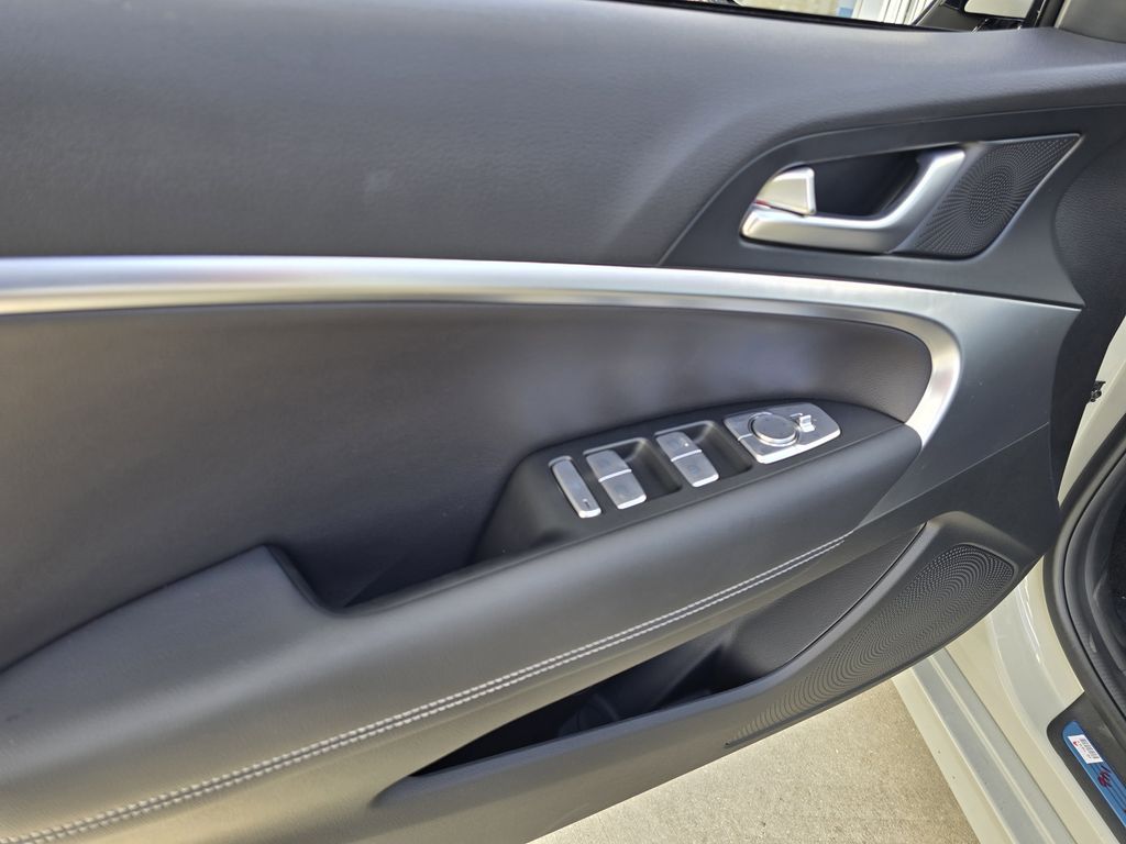2026 GENESIS G70 Standard - Photo 15