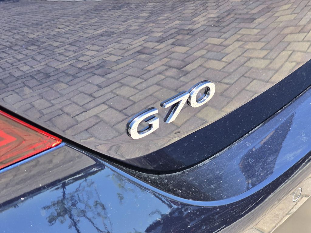 2026 GENESIS G70 Standard - Photo 6