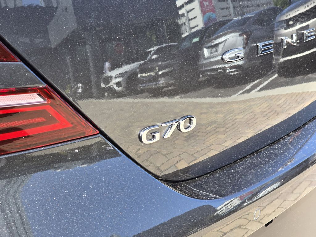 2025 GENESIS G70 Standard - Photo 6