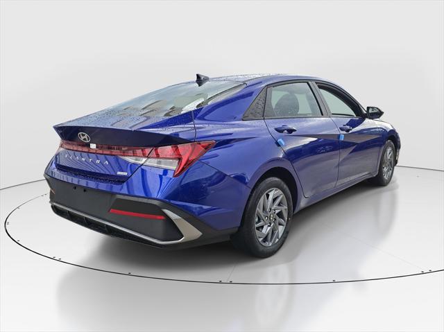 2025 Hyundai Elantra Hybrid photo 3