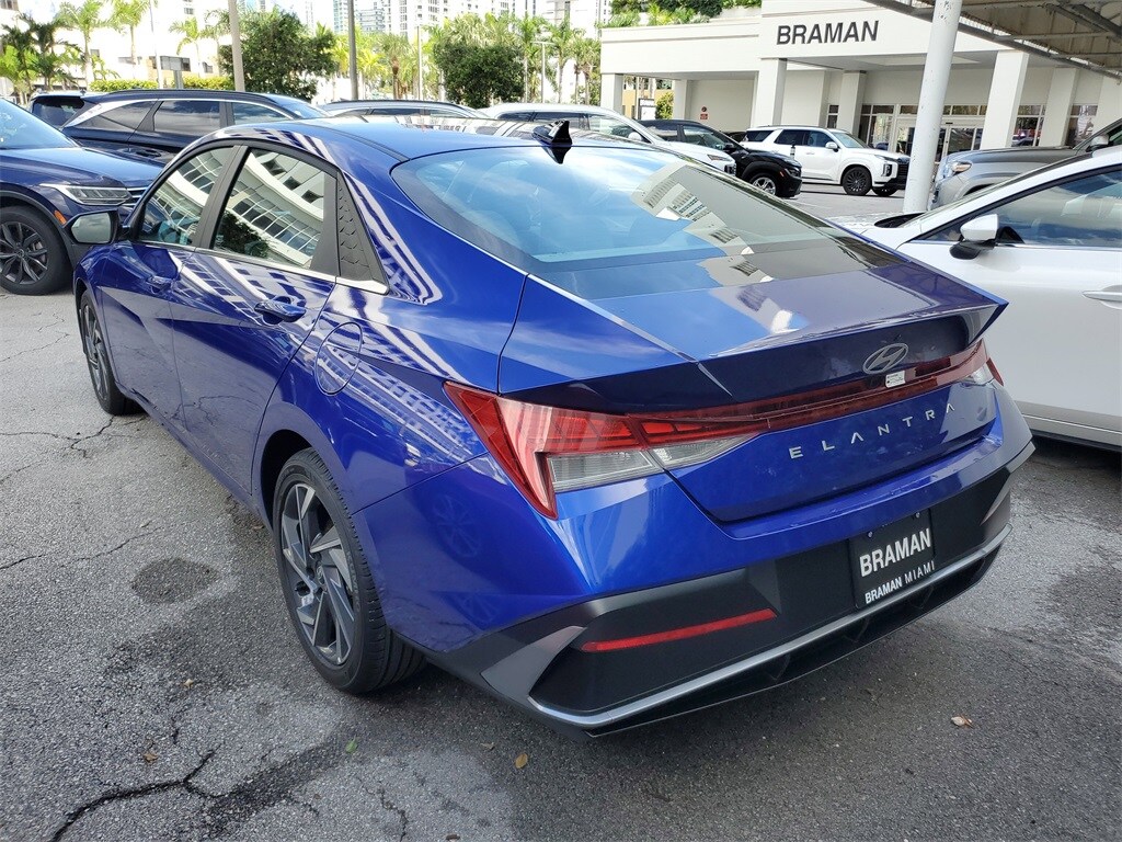 2025 Hyundai Elantra SEL Convenience photo 4