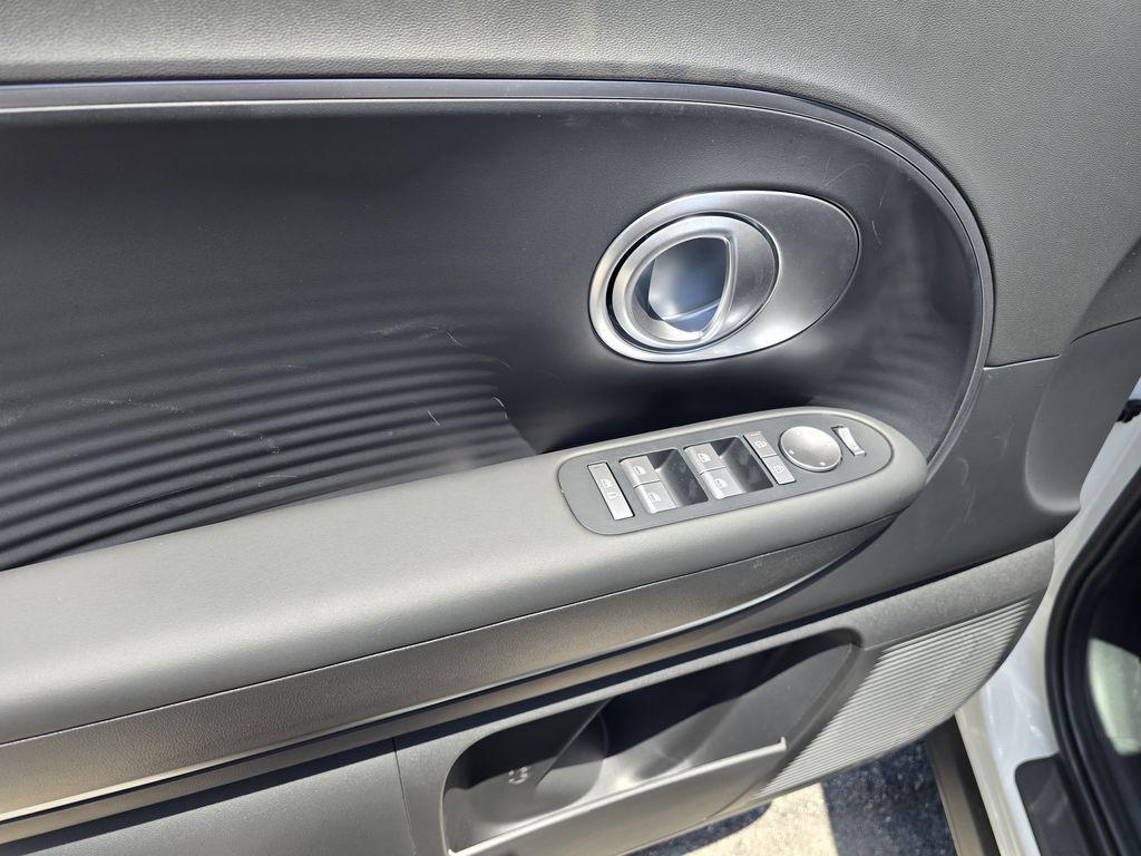 2026 Hyundai IONIQ 9 SE - Photo 15