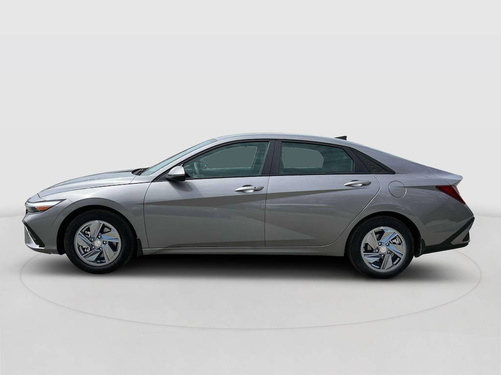 New 2025 Hyundai Elantra SE Sedan
