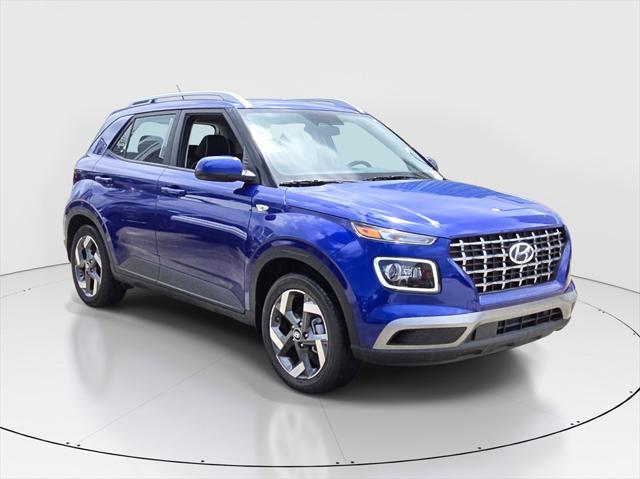 2025 Hyundai Venue Limited photo 2