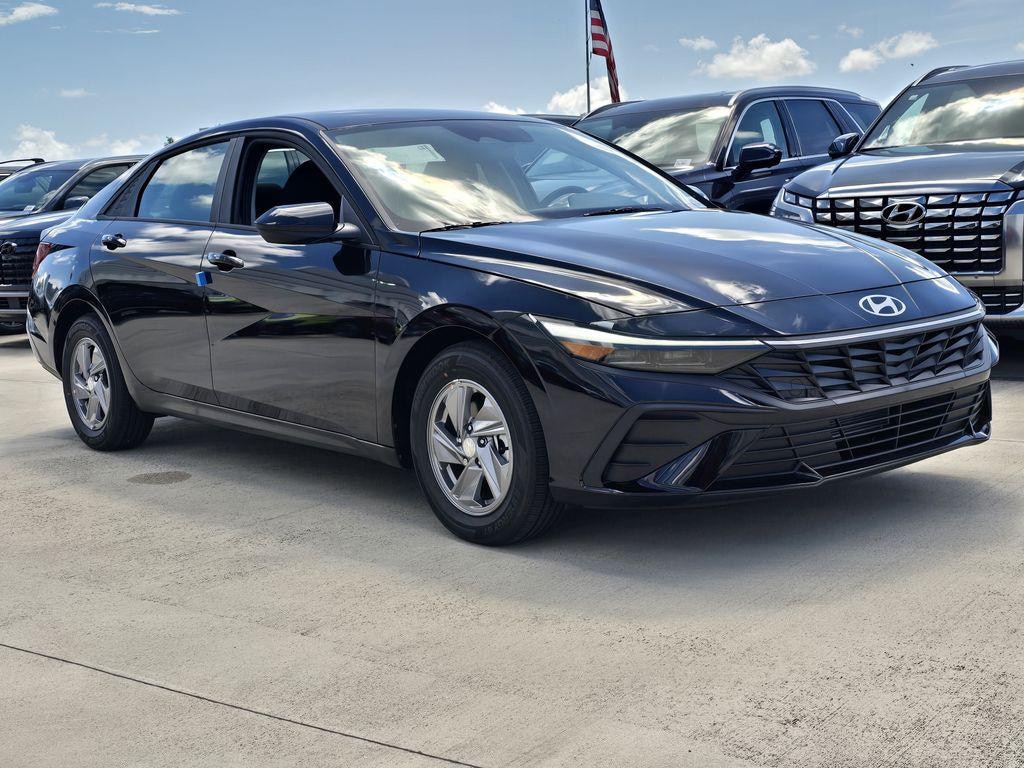 New 2026 Hyundai Elantra SE Sedan