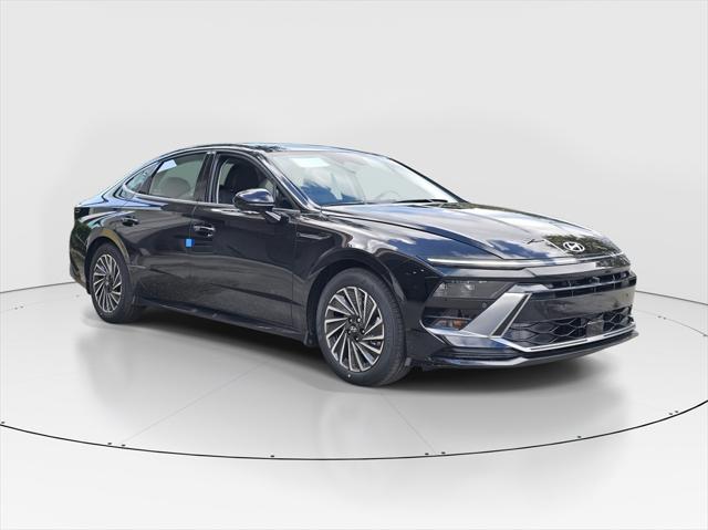 2025 Hyundai Sonata Hybrid Limited photo 2
