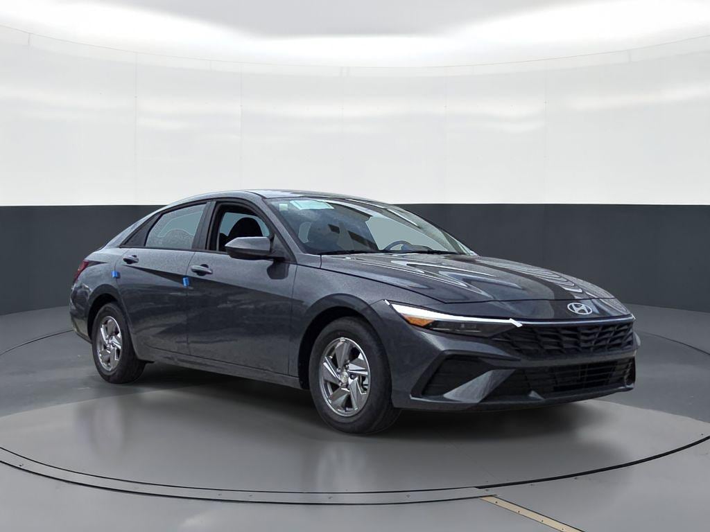New 2026 Hyundai Elantra SE Sedan