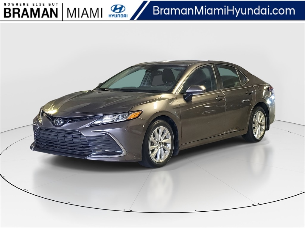 2022 Toyota Camry LE's photo