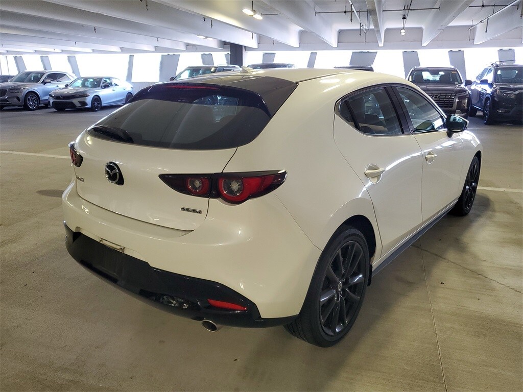 2022 Mazda Mazda3 Premium photo 3