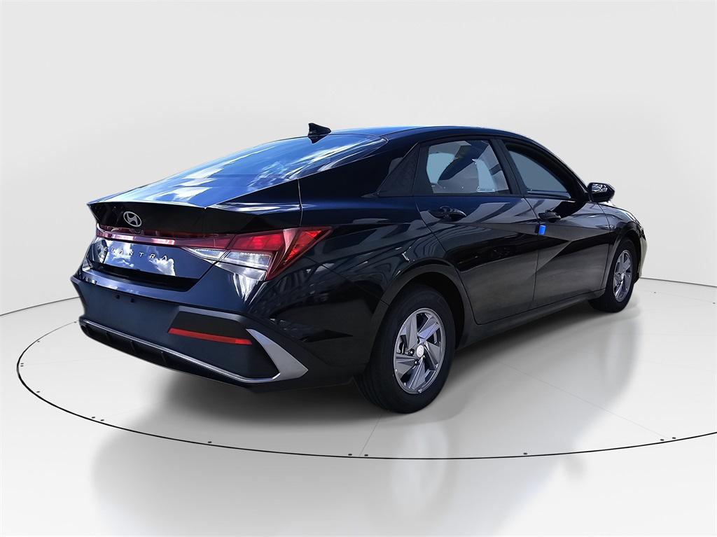 2026 Hyundai Elantra SE photo 3