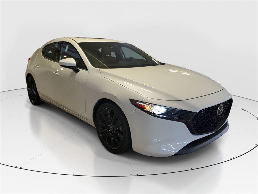 2022 Mazda Mazda3 Premium photo 2