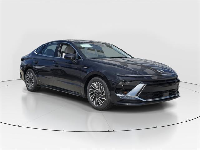 2025 Hyundai Sonata Hybrid SEL photo 2