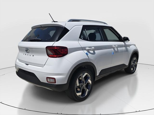 2025 Hyundai Venue SEL photo 3