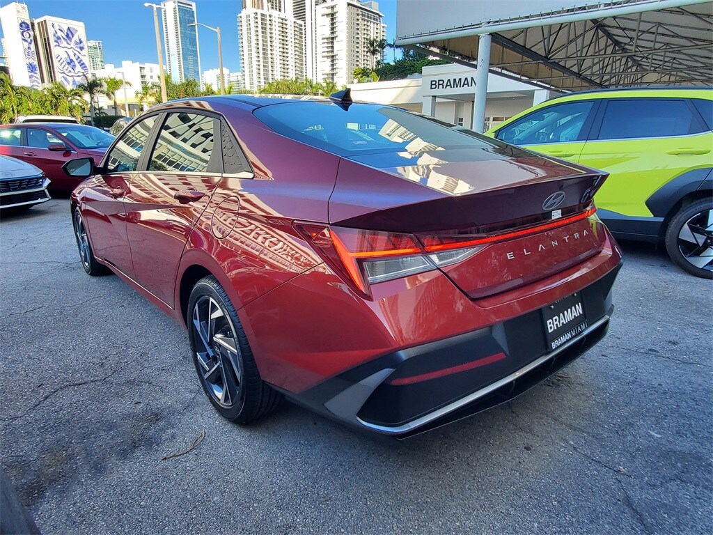 2025 Hyundai Elantra SEL Convenience photo 4