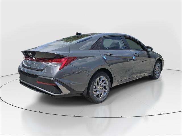 2025 Hyundai Elantra Hybrid photo 3
