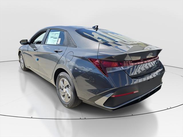 2025 Hyundai Elantra SE photo 4