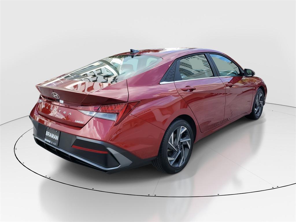 2025 Hyundai Elantra Limited photo 3