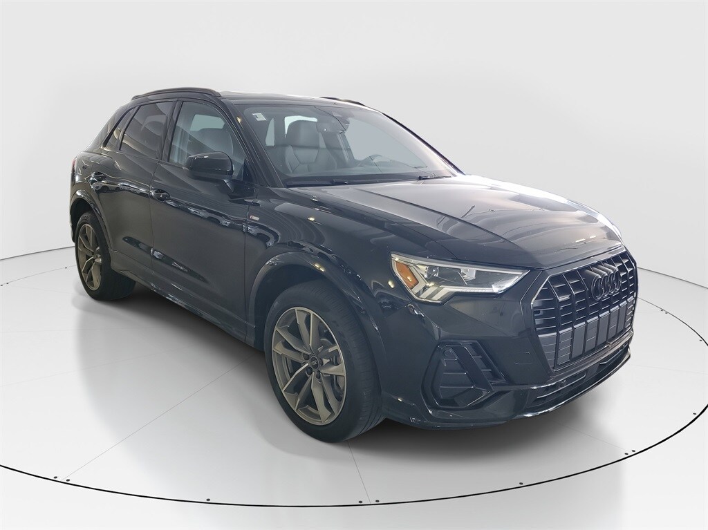 2024 Audi Q3 S line Premium photo 2