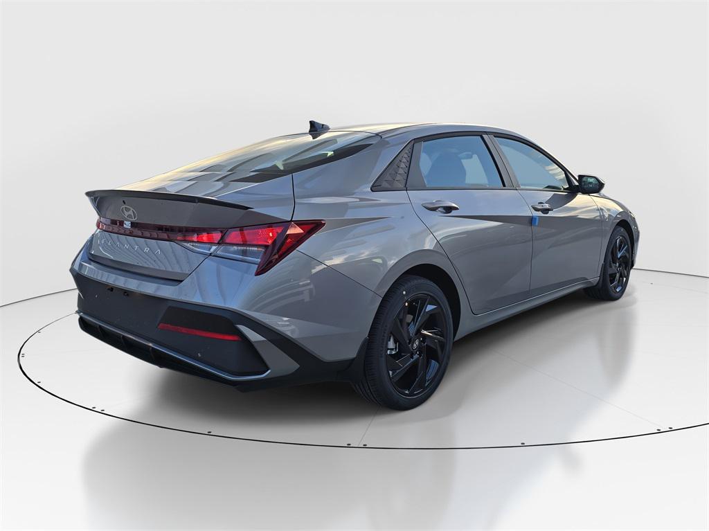 2026 Hyundai Elantra SEL Sport photo 3
