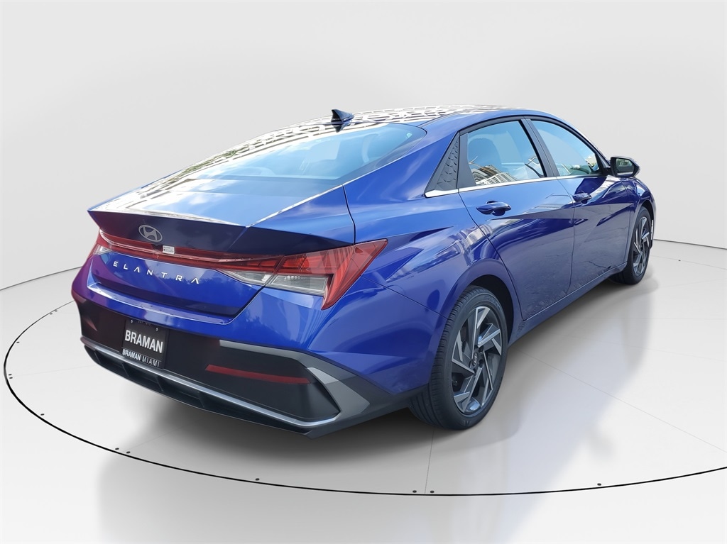 Used 2025 Hyundai Elantra SEL Convenience Sedan
