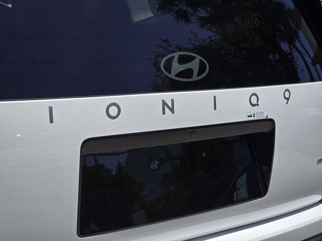2026 Hyundai IONIQ 9 SE - Photo 6
