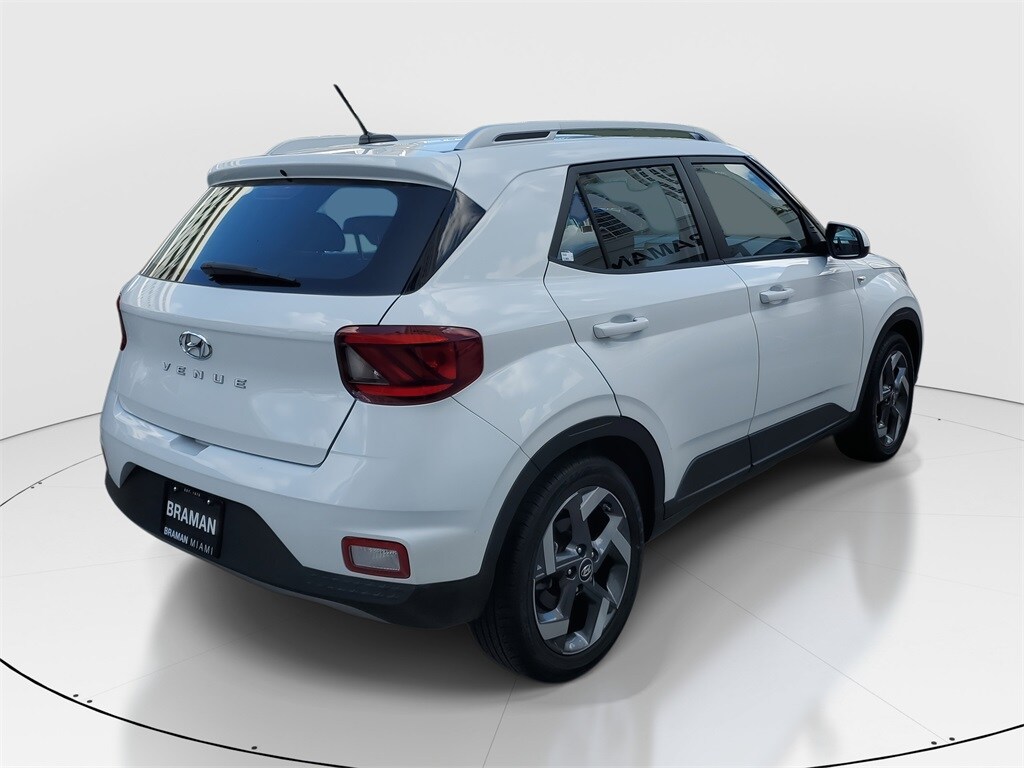 2023 Hyundai Venue SEL photo 3