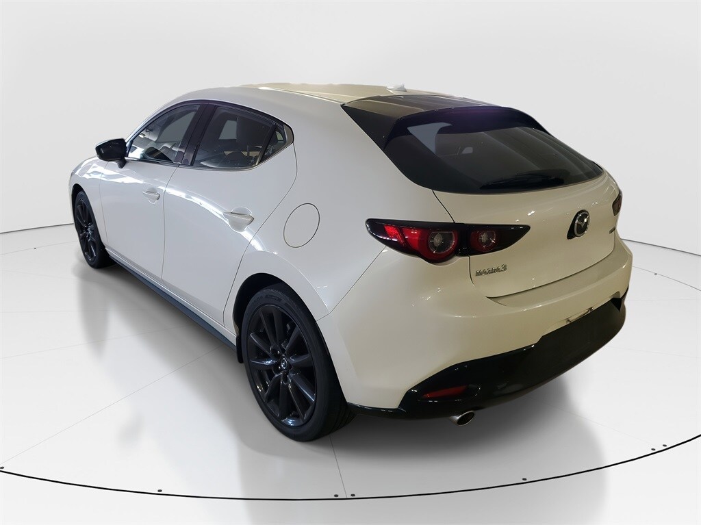 2022 Mazda Mazda3 Premium photo 4